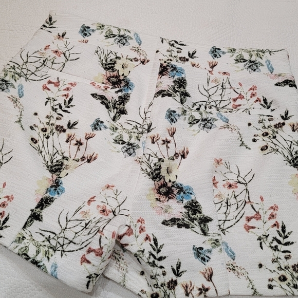 Lucy Paris white floral shorts. - Picture 9 of 16